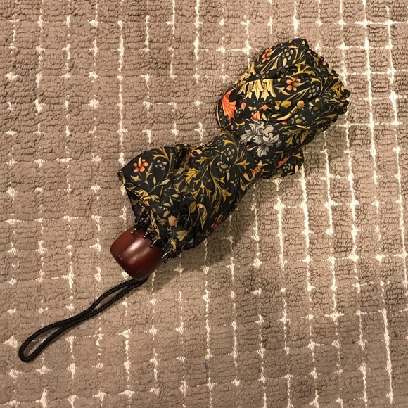 Black floral umbrella - Picture 6 of 6